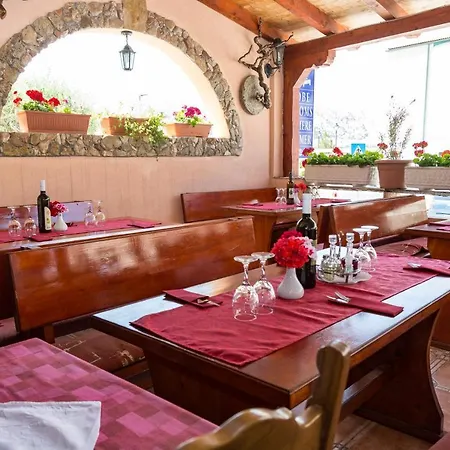 Bed And Breakfast Taverna Miskovic 3* Pag Town